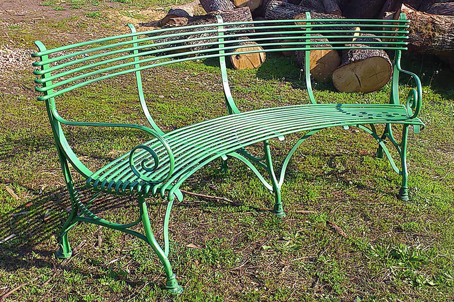 Banc de jardin en fer courbé au design antique - Gauvain / rouge