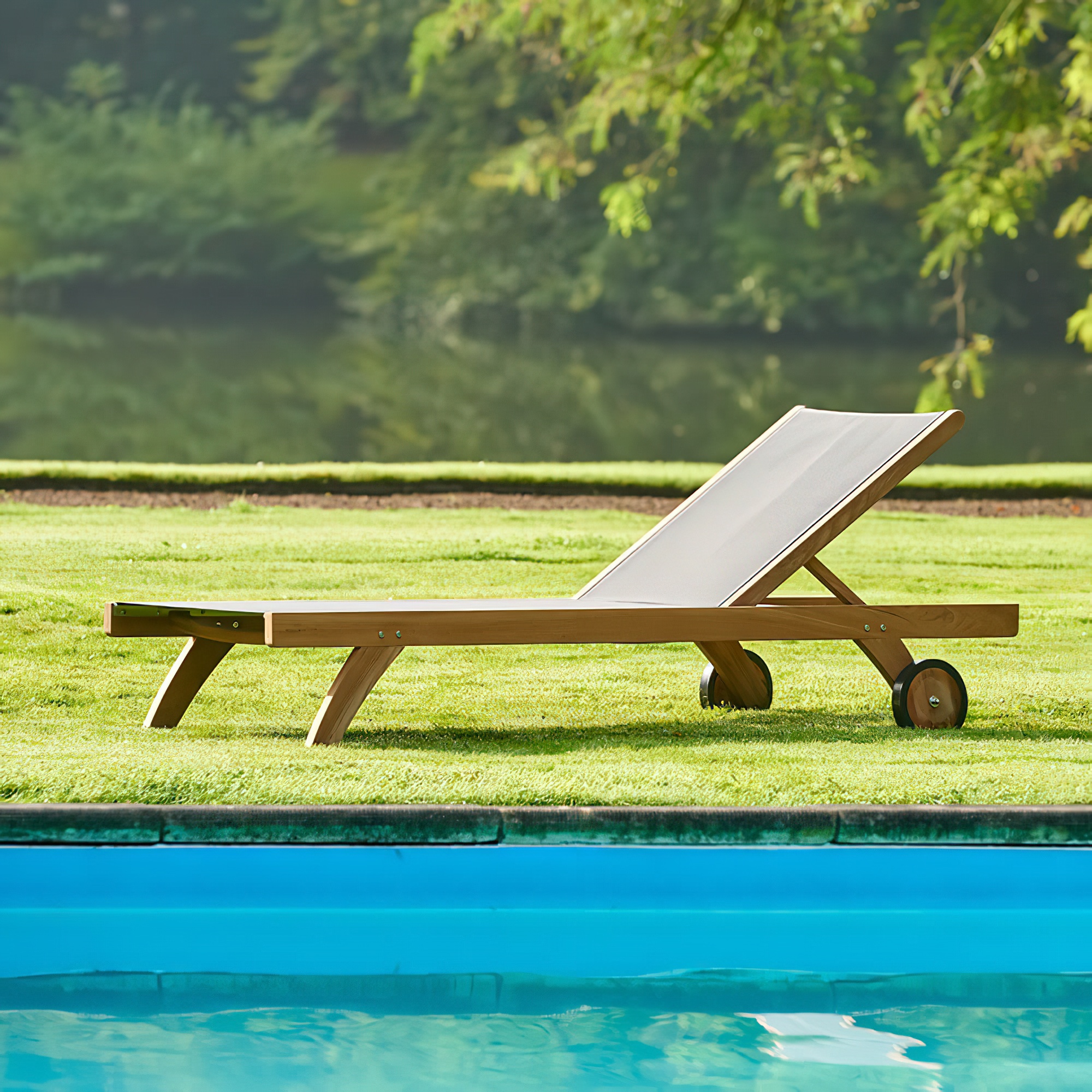 Chaise longue de jardin moderne en teck et textilène - Harriett Chaise longue de jardin / Blanc