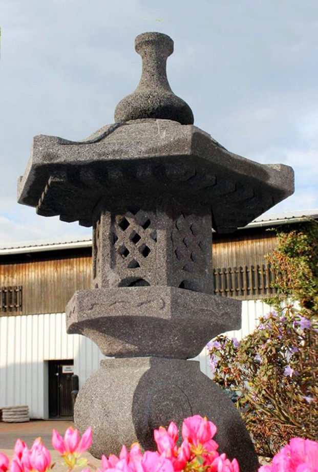 Lanterne de jardin chinoise pierre de lave - Iwaki