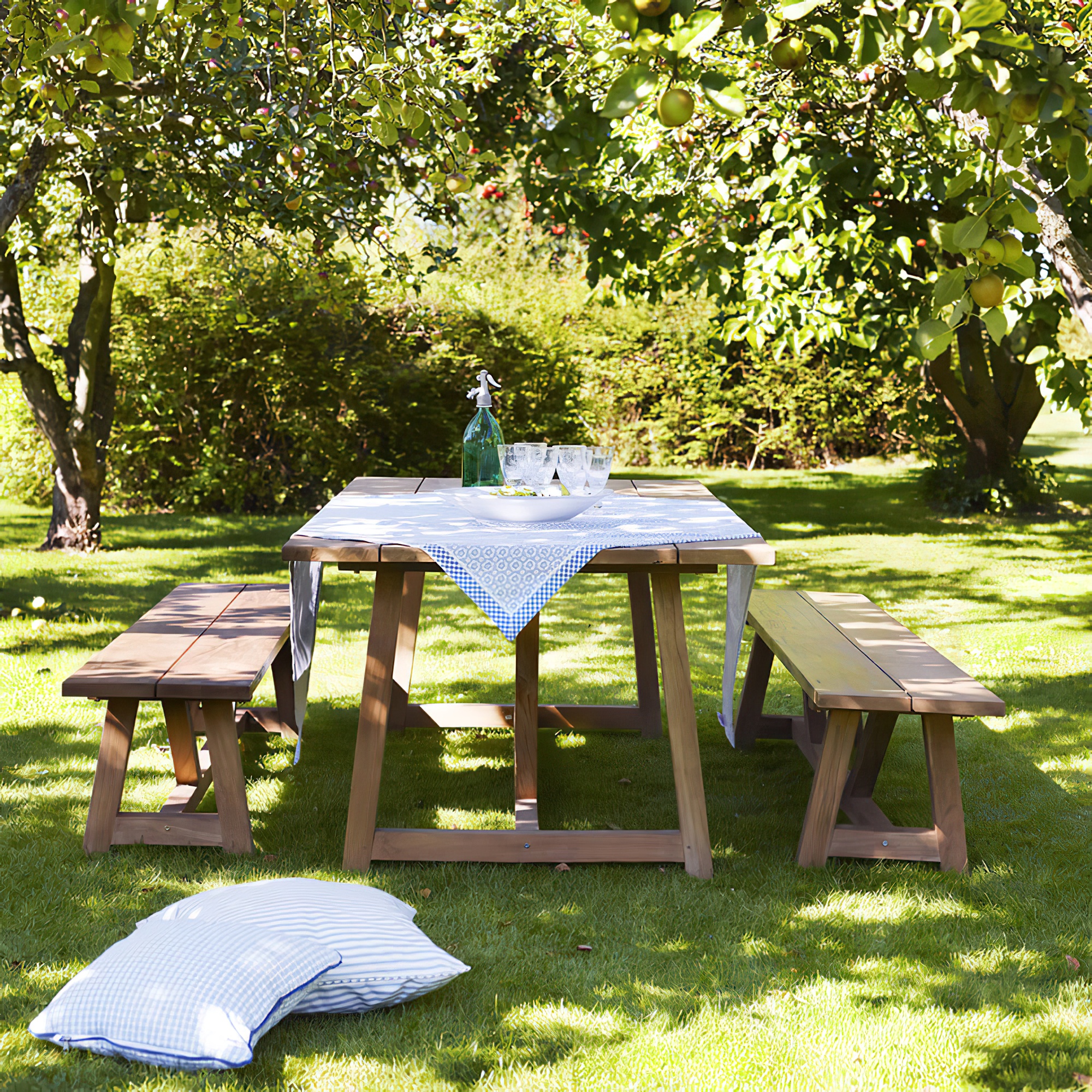Banc classique d'extérieur en teck sans dossier - Banc de jardin Elvina