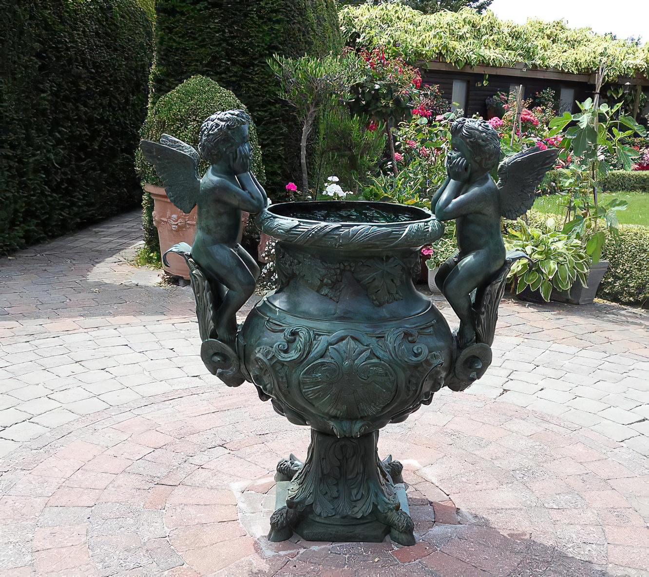 Jardinière en bronze de haute qualité avec des anges