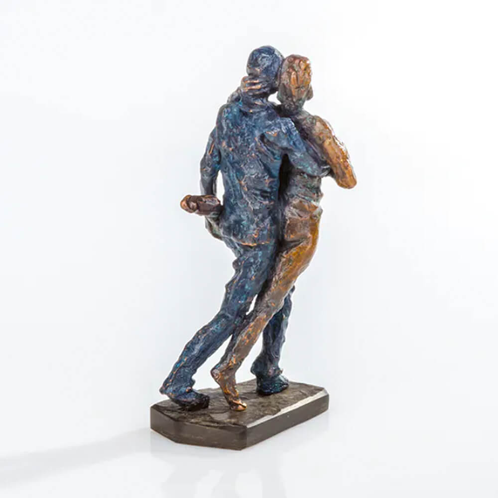 Limitée figure de bronze homme et femme dansant - couple de tango été