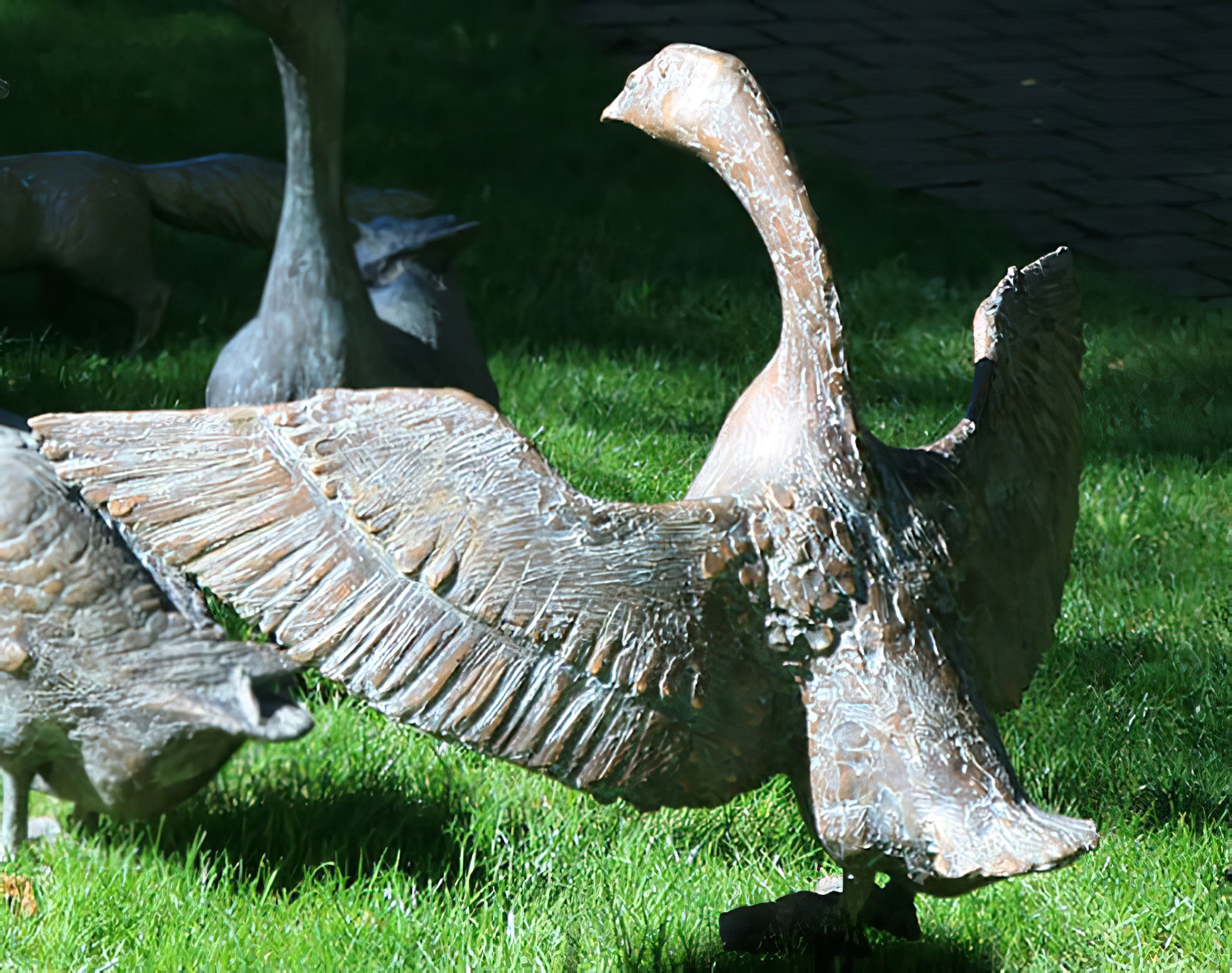Statue d'oie en bronze - figurines d'artistes en édition limitée - oie ailes déployées