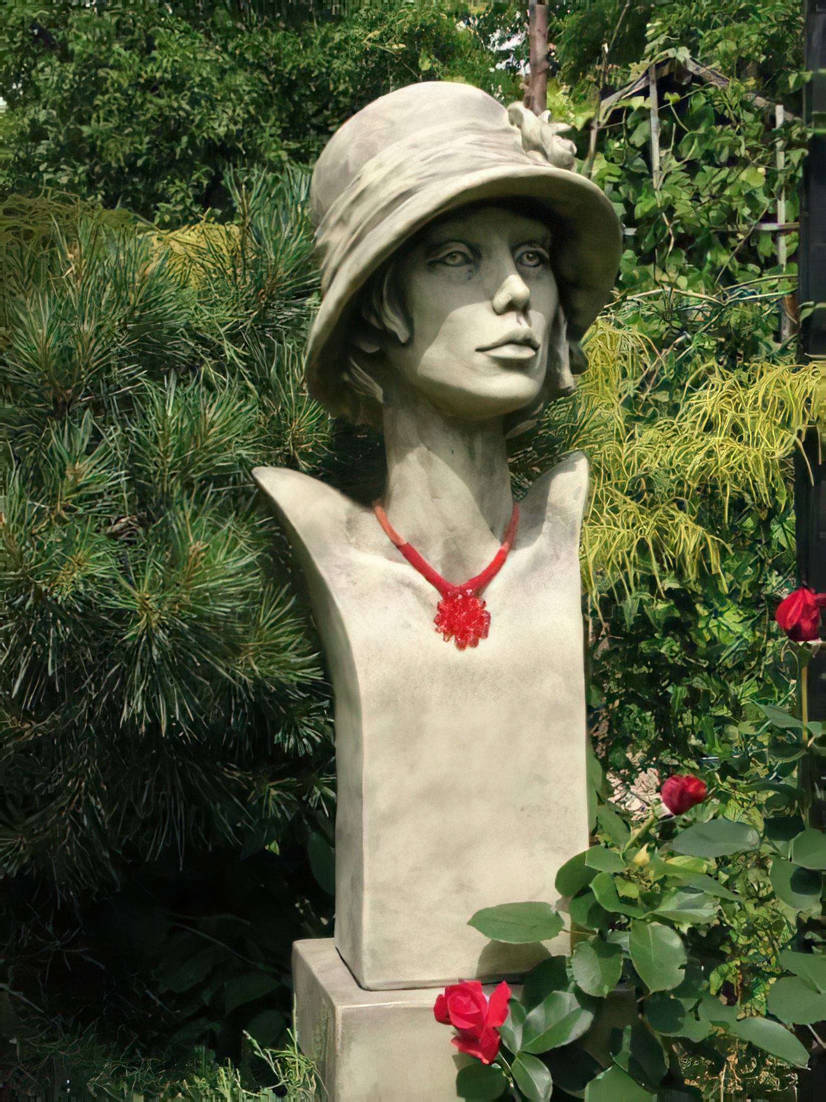 Buste en pierre romantique de jardin - Femme avec chapeau - Grete / Rouille