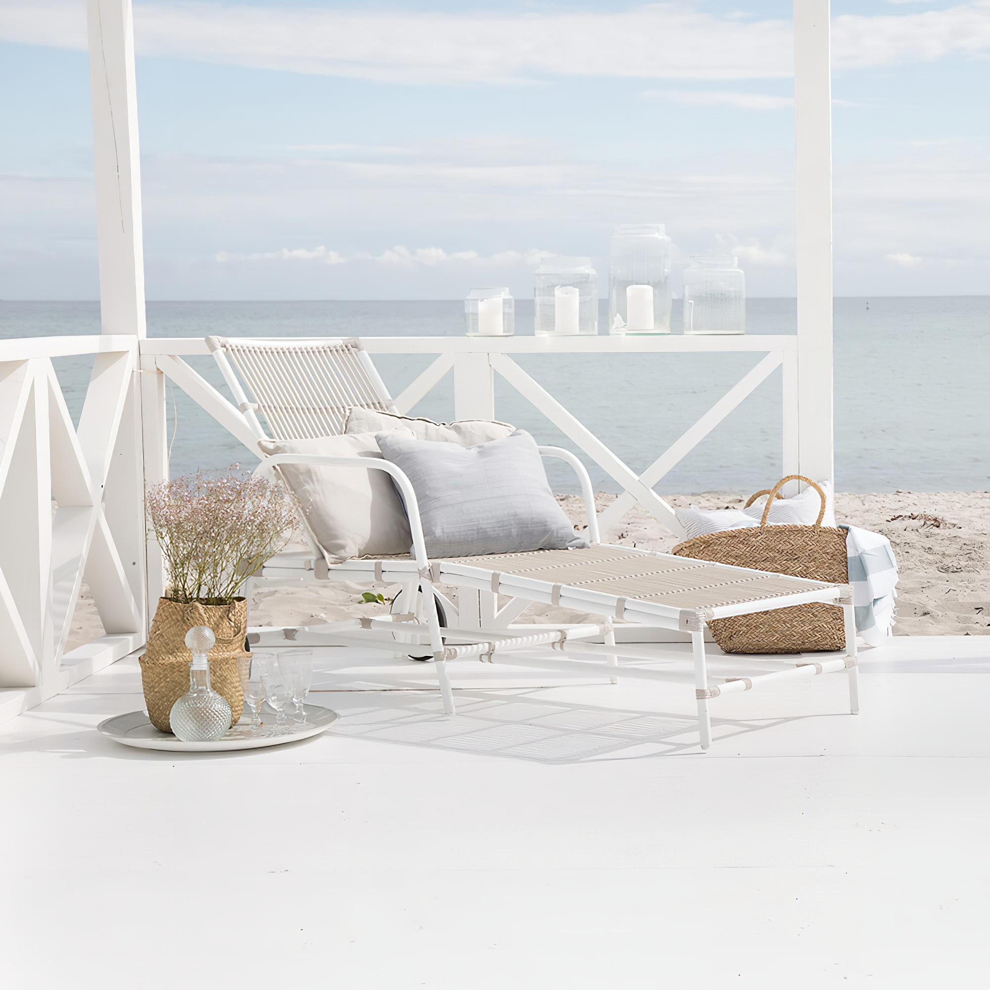 Bain de soleil blanc en rotin d'aluminium avec roulettes - Bain de soleil Gerda / White