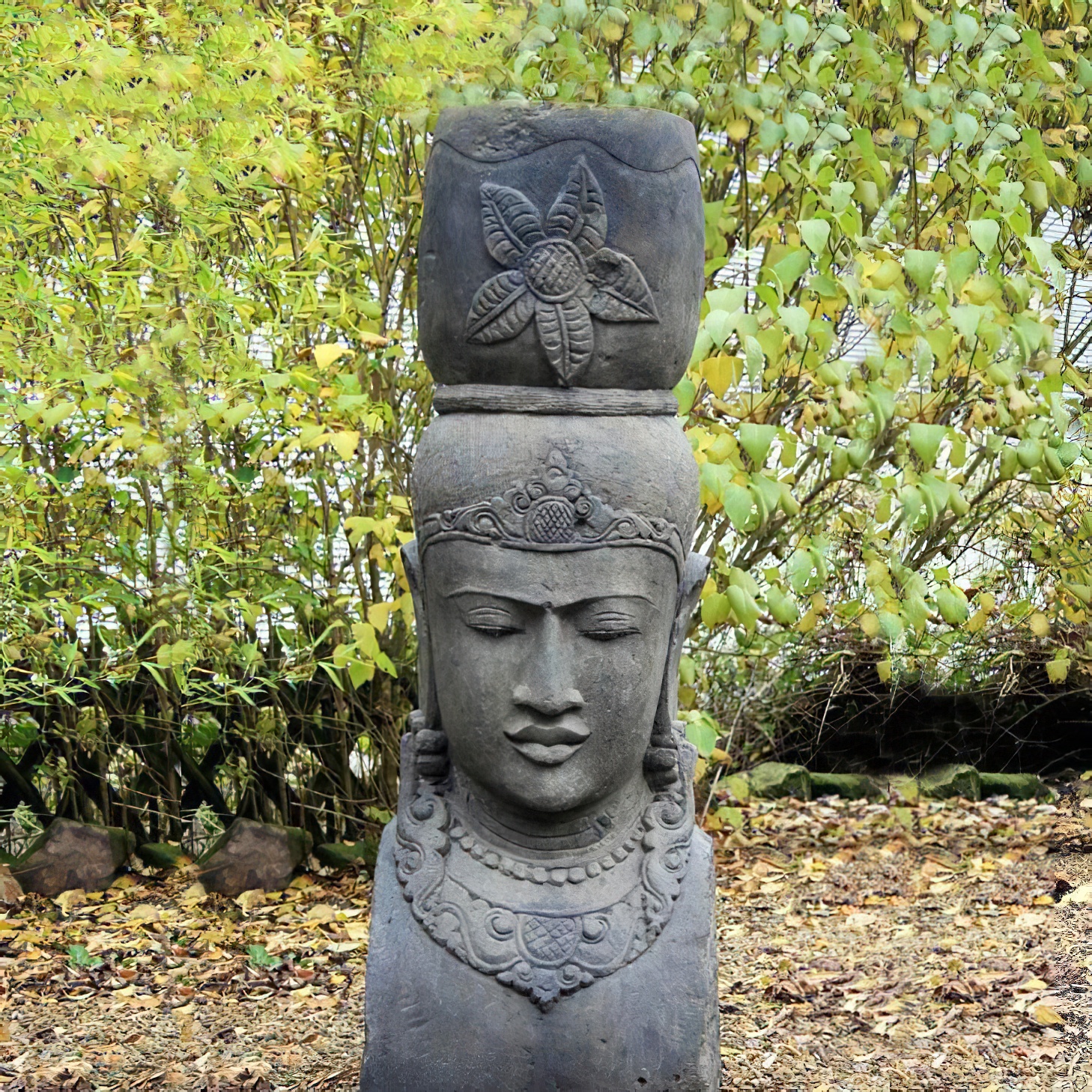 Figurine de jardin asiatique Tête de femme en pierre / 150 cm