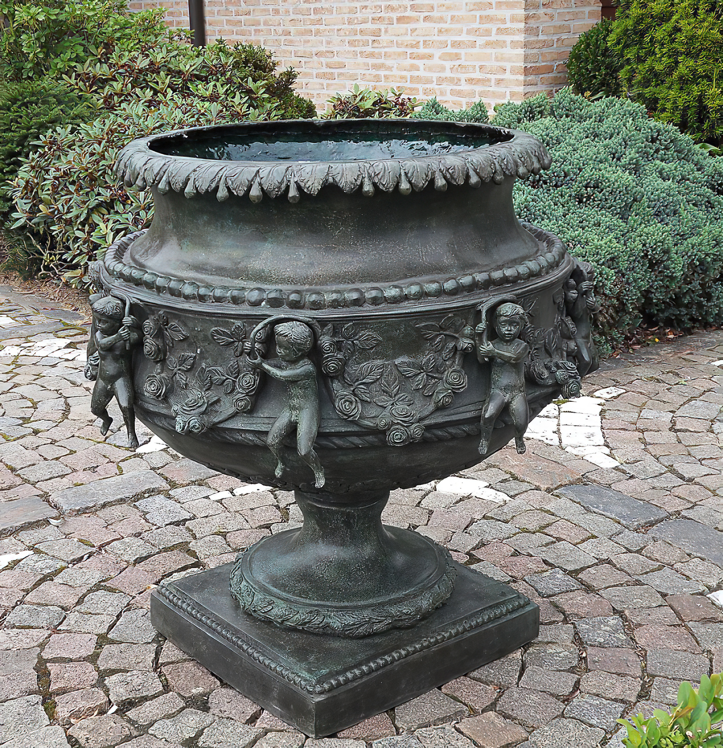 Vase de jardin baroque en bronze avec des anges - Vicomte