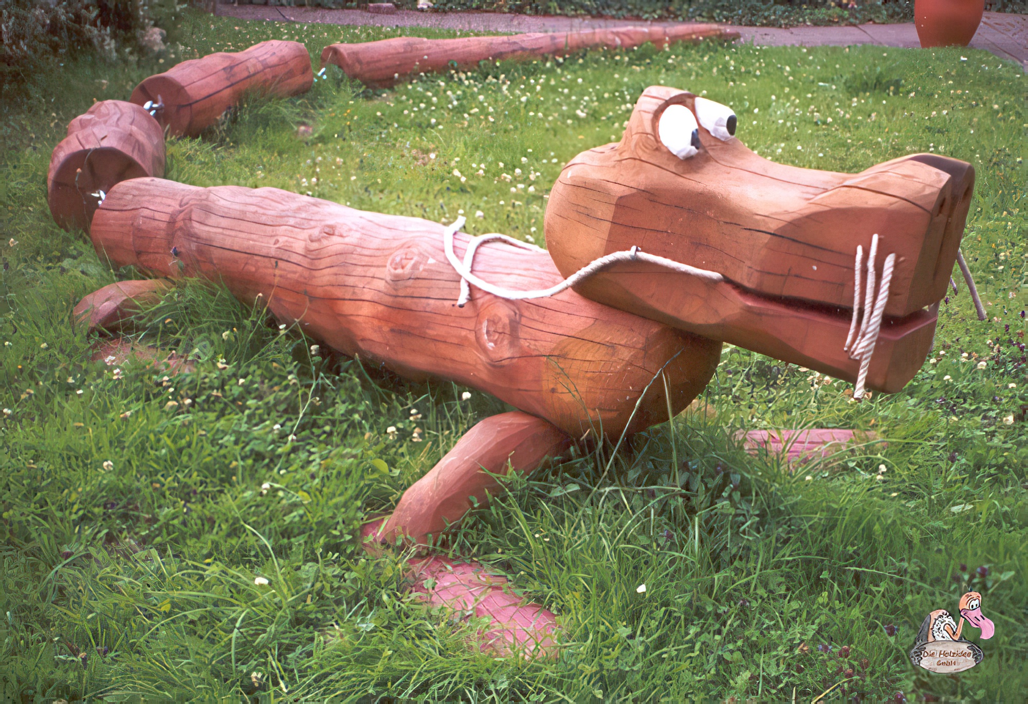 Ver de bois sympathique pour s'asseoir ou se balancer pour les enfants - Linda Lindwurm