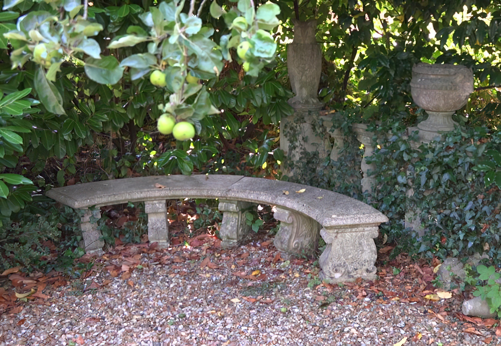 Banc de jardin en pierre antique semi-circulaire - Oxford Park / Terracota