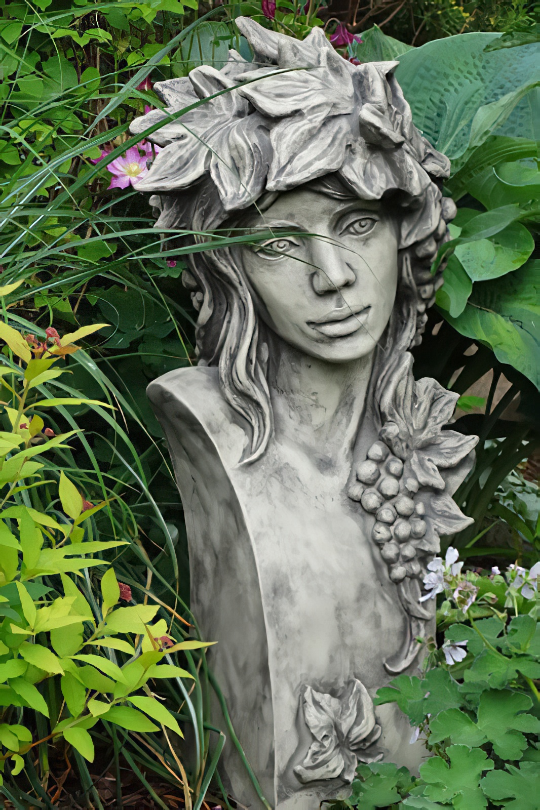 Buste femme romantique floral en fonte de pierre - Belina / oxyde de fer