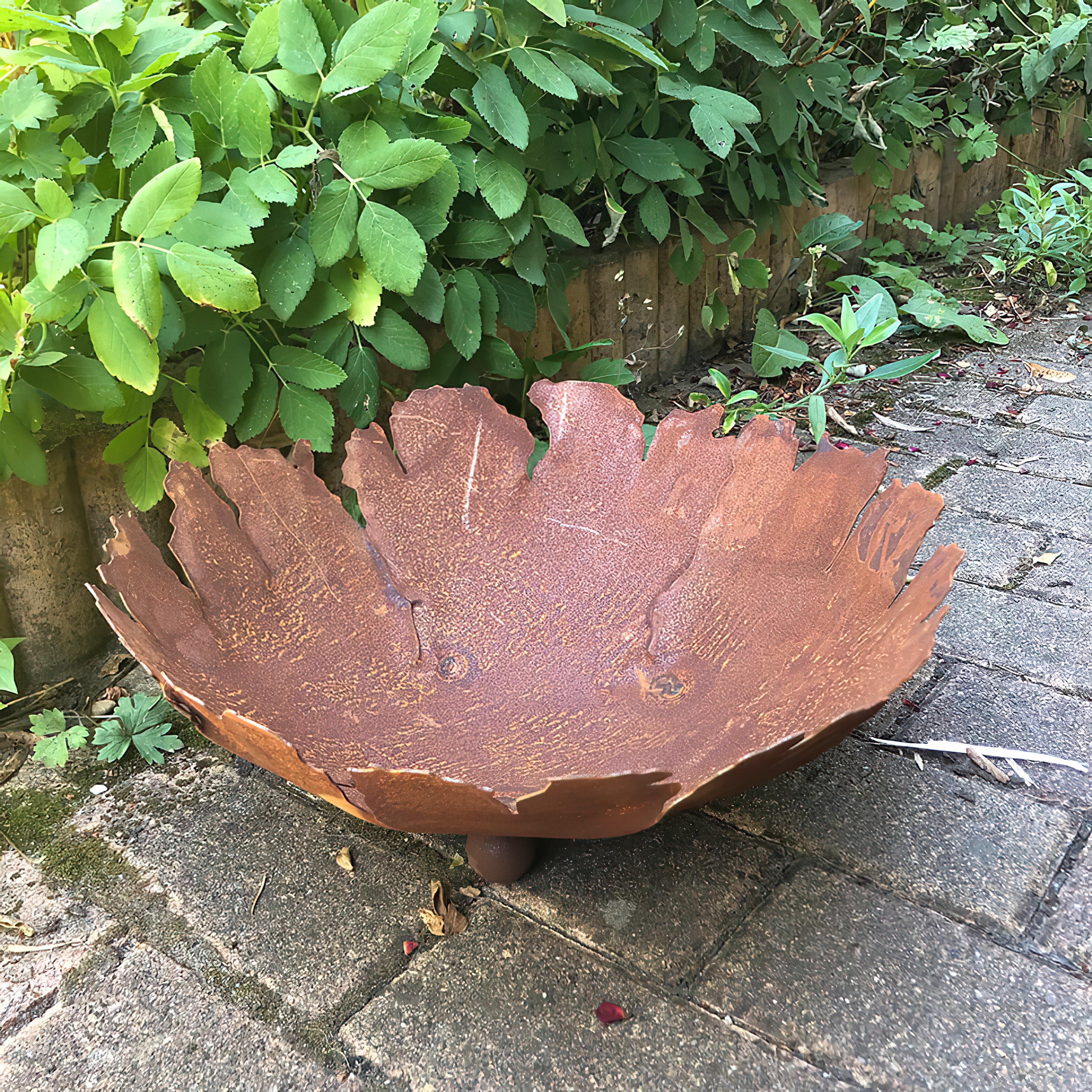 Coupe décorative en métal rouillé pour le jardin - Testa Gratum / 35cm