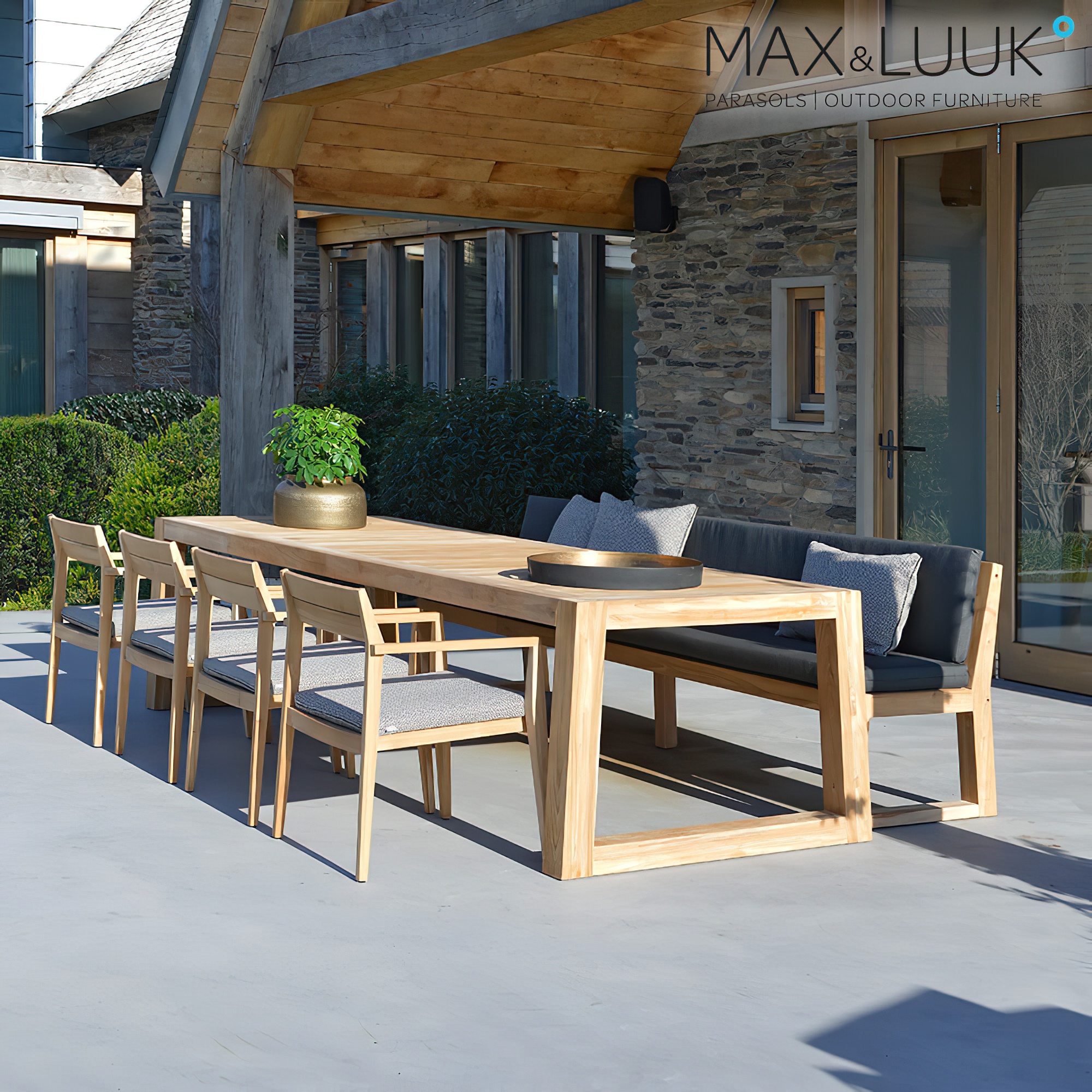 Table en bois en teck pour le coin repas dans le jardin de Max & Luuk - Alec Table / 76x300x110cm (hxlxp)