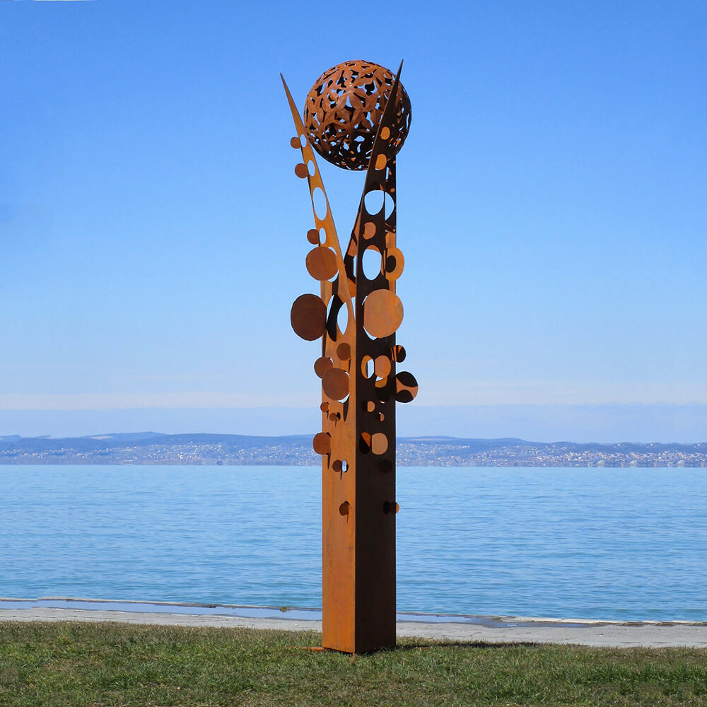 Colonne de jardin intemporelle avec boule en acier inoxydable ou rouille - Piliari / Acier - Grille