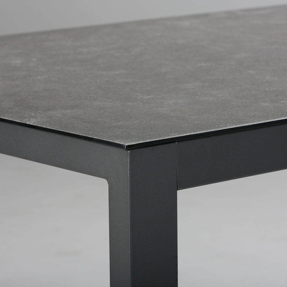 Table d'angle en aluminium avec plateau en céramique - Table Vidru / 74,5x90x90cm (HxLxP) / Blanc