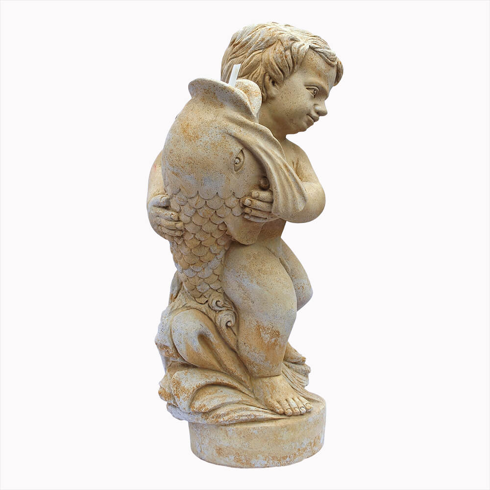 Sculpture en saillie adret Garçon avec poisson - Adriano / Gris antique
